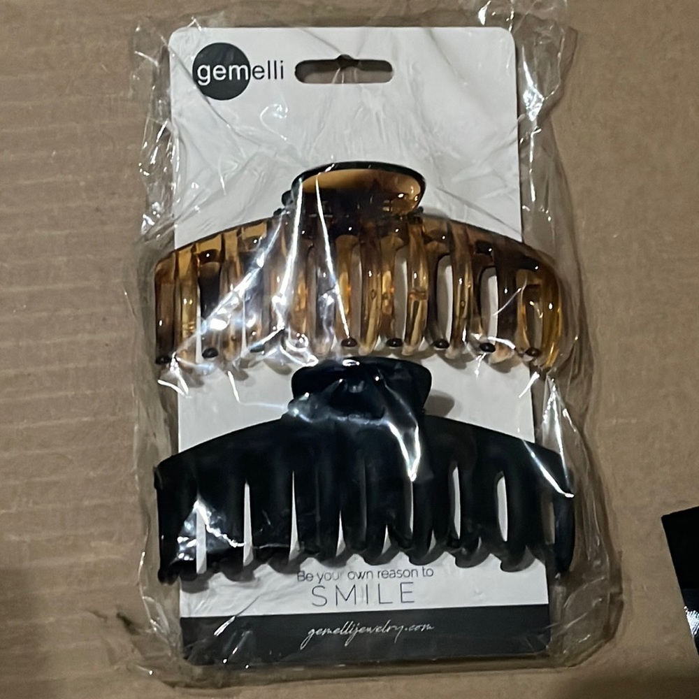 NWT Gemelli Jenna set 2 hair clips
